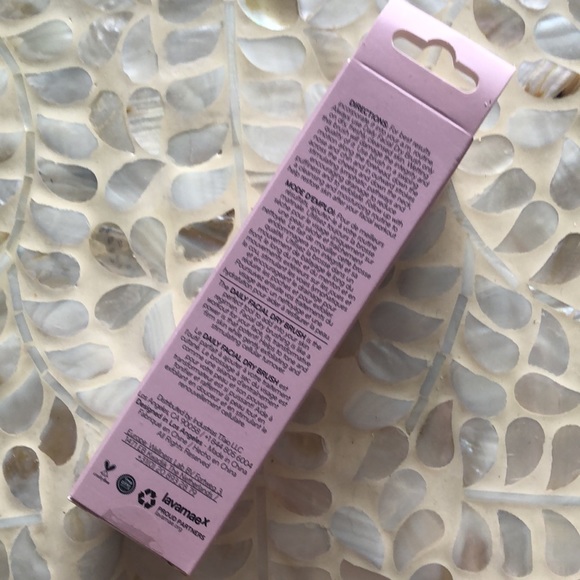 Daily Facial Dry Brush - Picture 11 of 14